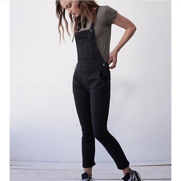 FREE PEOPLE WASHED DENIM OVERALL IN BLACK